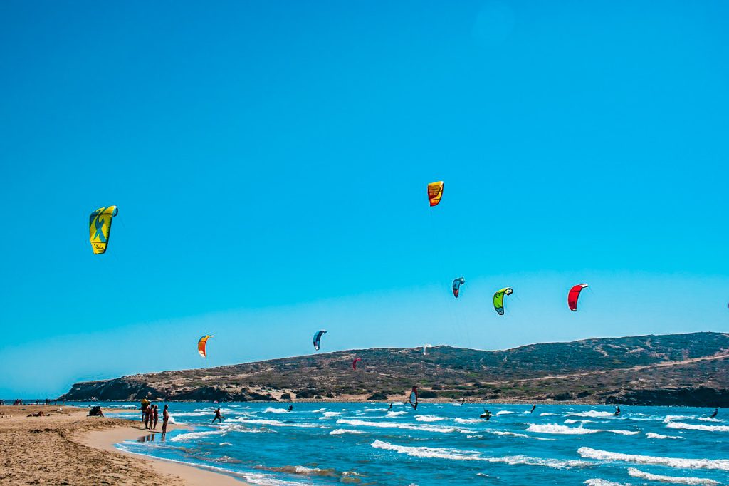 виндсёрфинг и кайтсерфинг: Мармари, Кефалос и Псалиди.